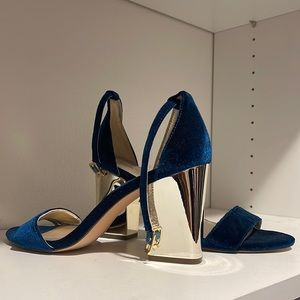Lilly Pulitzer Blue Velvet heel